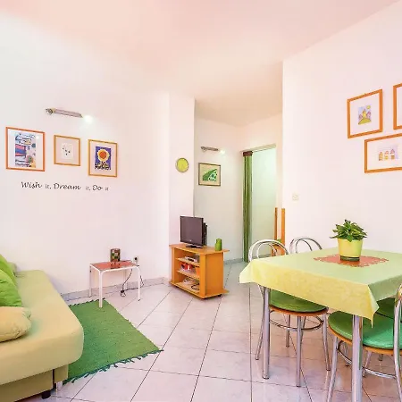 Apartment In Vinkuran With Garden Terrace Apartman *