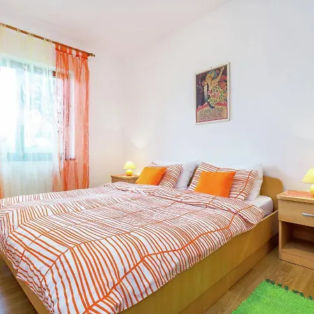 Apartment In Vinkuran With Garden Terrace * Винкуран